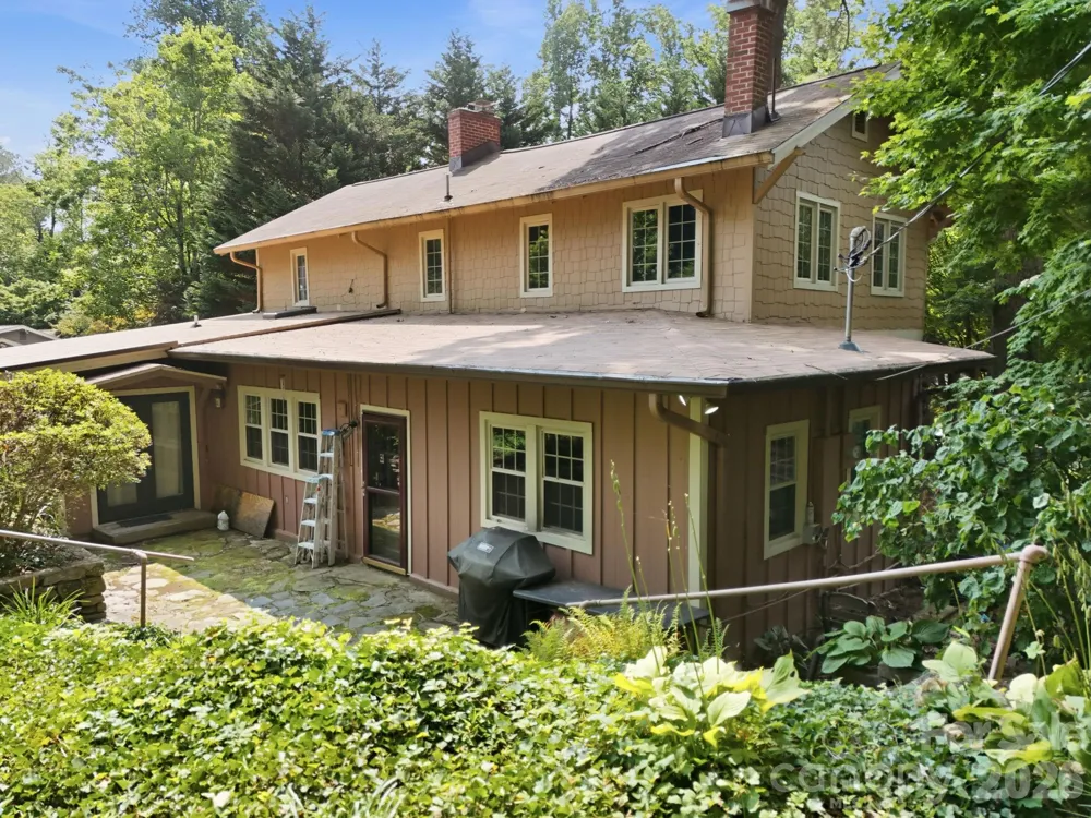1925 Laurel Park Highway Hendersonville, NC 28739