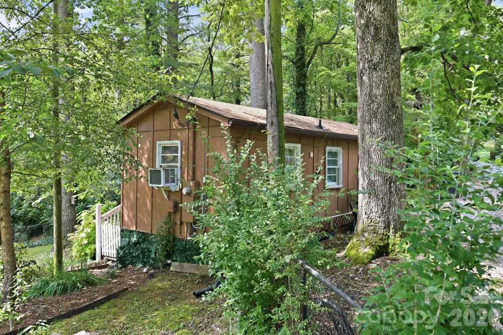 1925 Laurel Park Highway Hendersonville, NC 28739