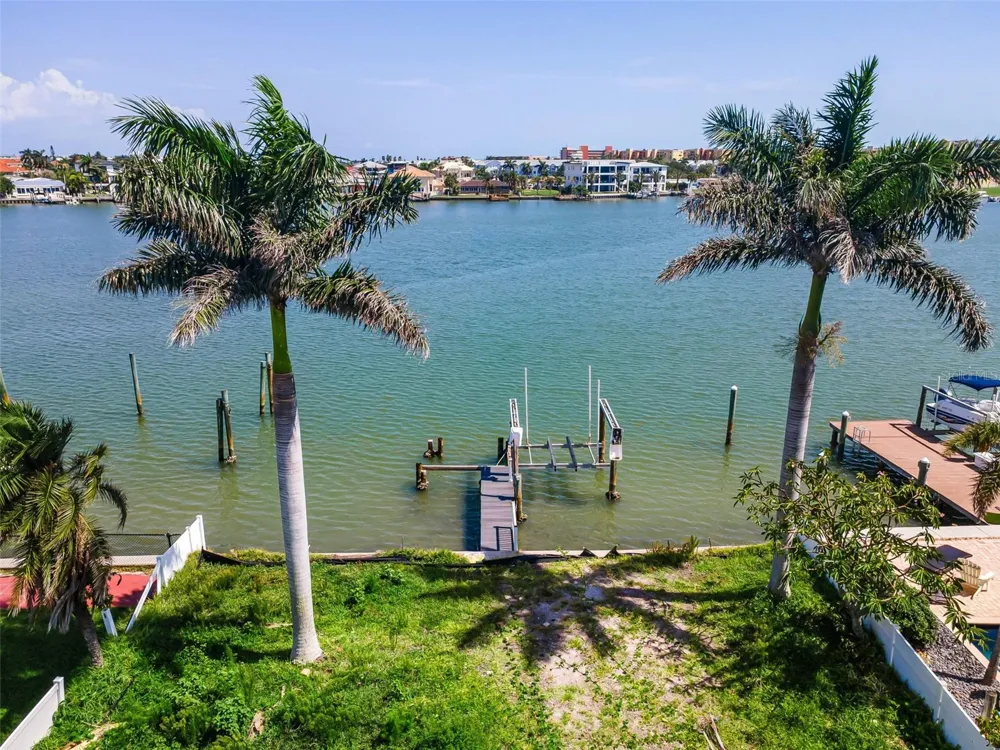 17043 DOLPHIN DRIVE North Redington Beach, FL 33708