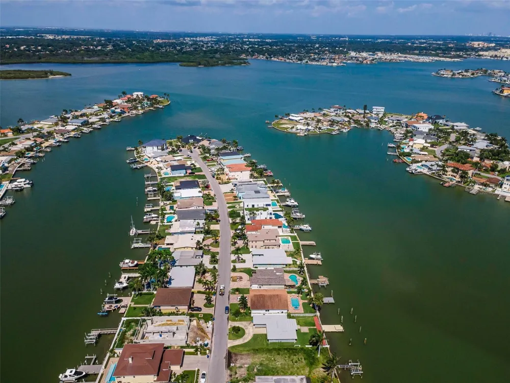 17043 DOLPHIN DRIVE North Redington Beach, FL 33708