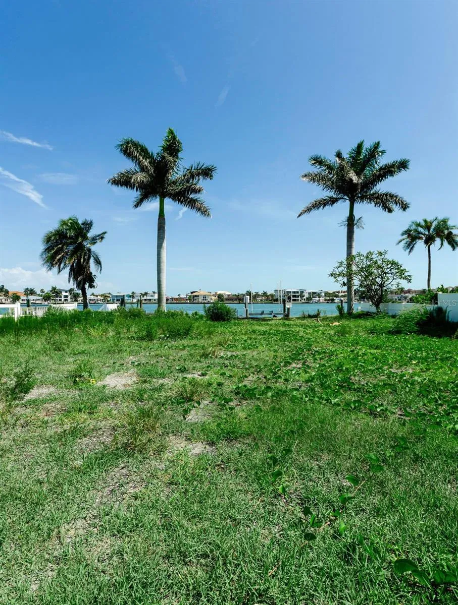17043 DOLPHIN DRIVE North Redington Beach, FL 33708