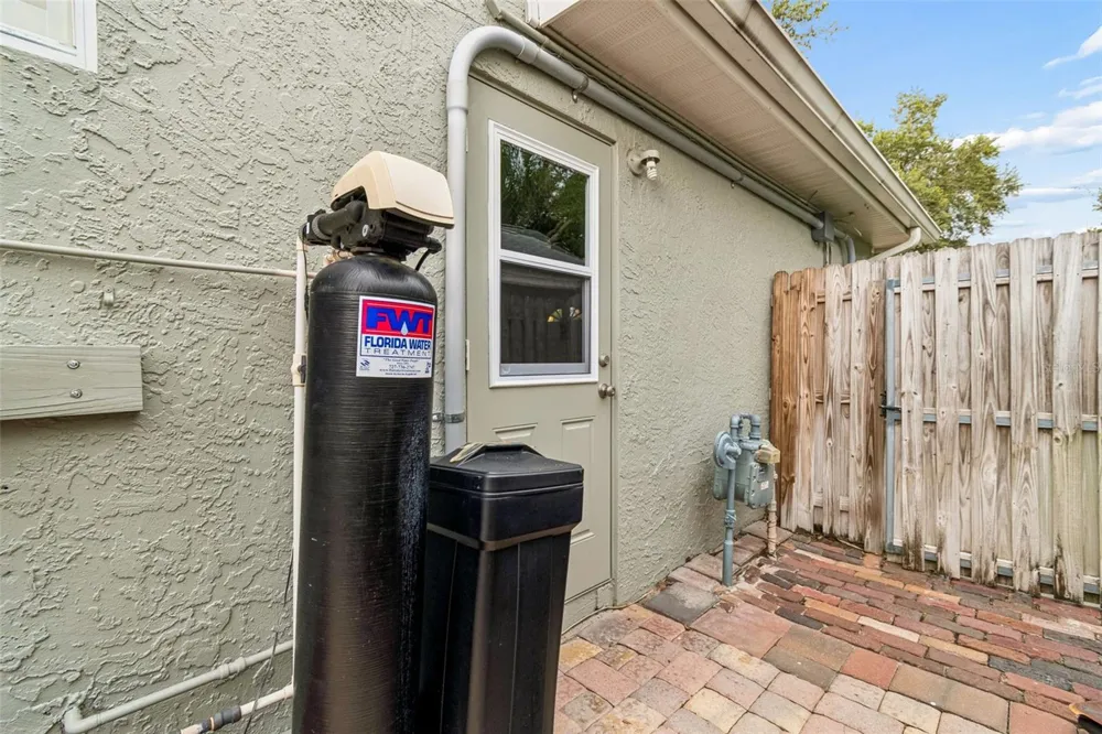 1128 MAINSAIL DRIVE Tarpon Springs, FL 34689