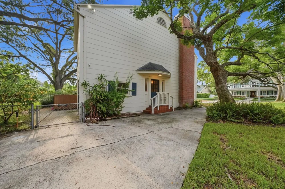 3123 W OAKLYN AVENUE Tampa, FL 33609