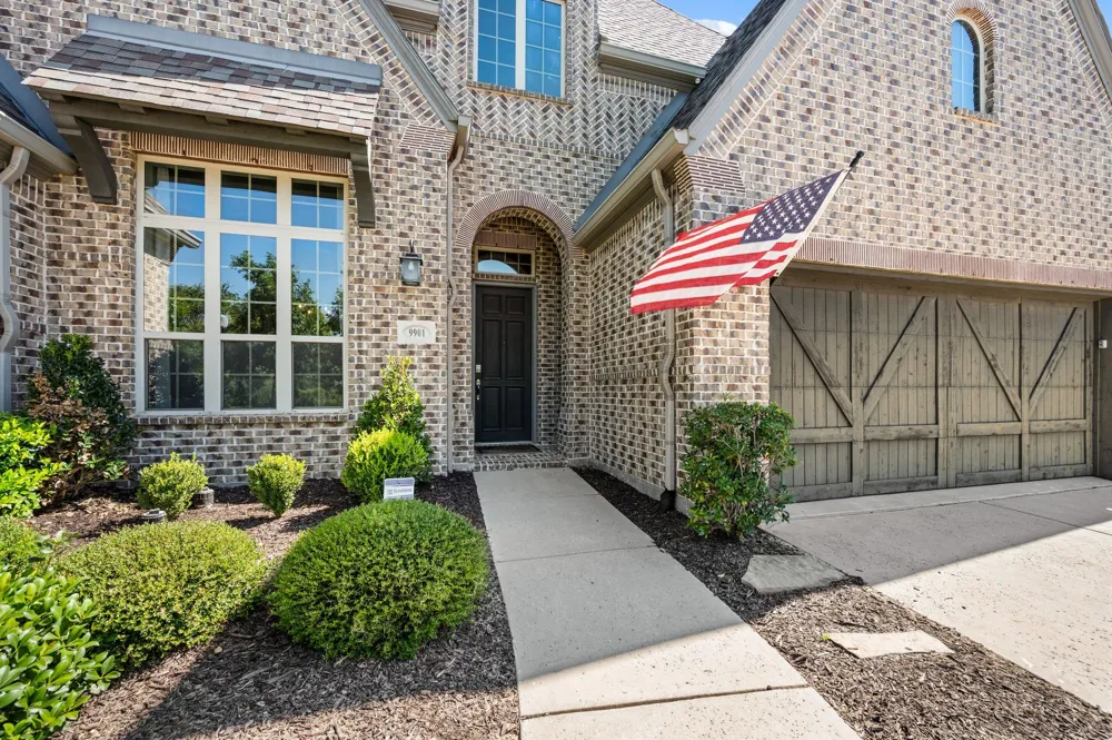 9901 Compass Rose Court Oak Point, TX 75068