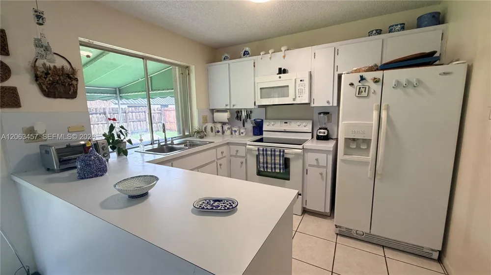 13325 SW 100th Ter Miami, FL 33186