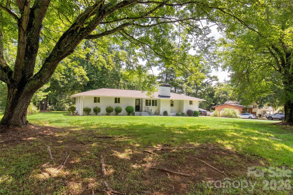 1405 Lakeview Drive Pineville, NC 28134