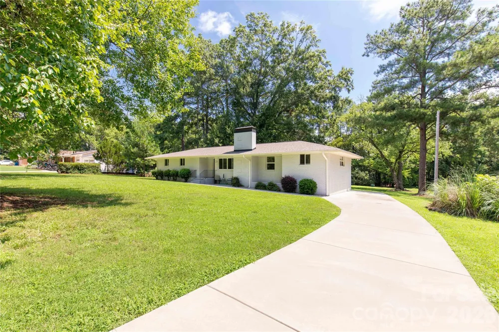 1405 Lakeview Drive Pineville, NC 28134