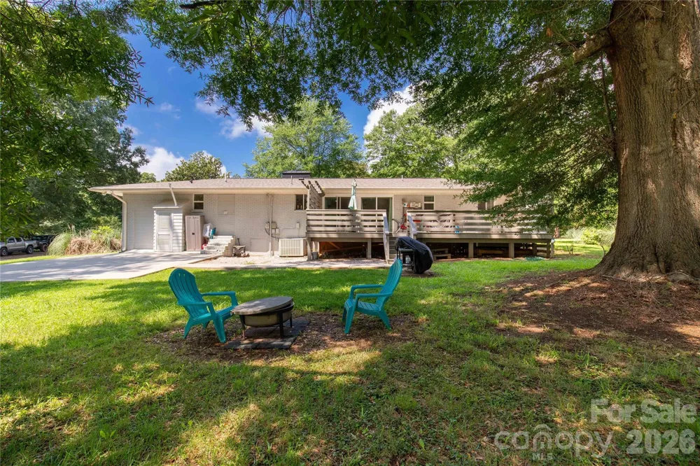 1405 Lakeview Drive Pineville, NC 28134