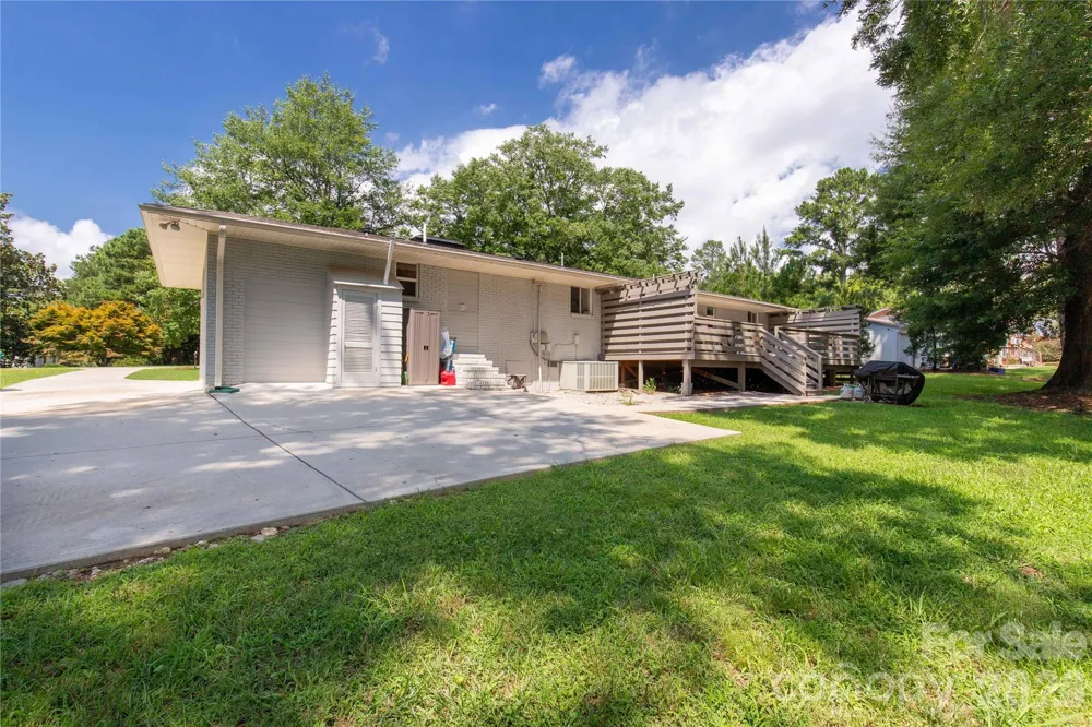 1405 Lakeview Drive Pineville, NC 28134