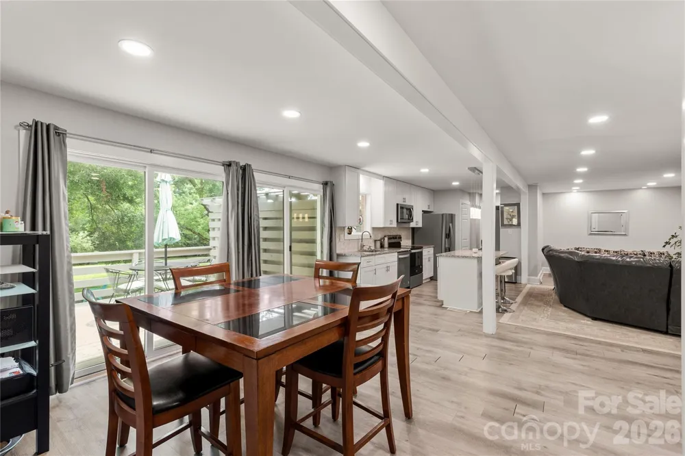 1405 Lakeview Drive Pineville, NC 28134