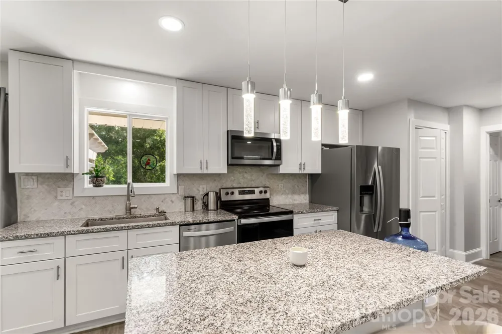 1405 Lakeview Drive Pineville, NC 28134
