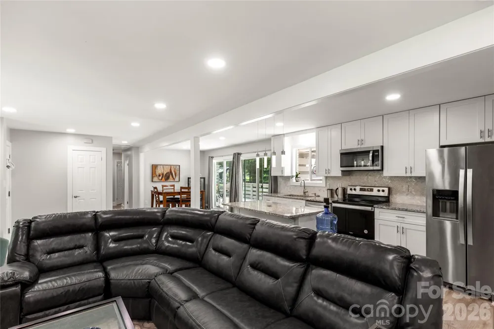 1405 Lakeview Drive Pineville, NC 28134