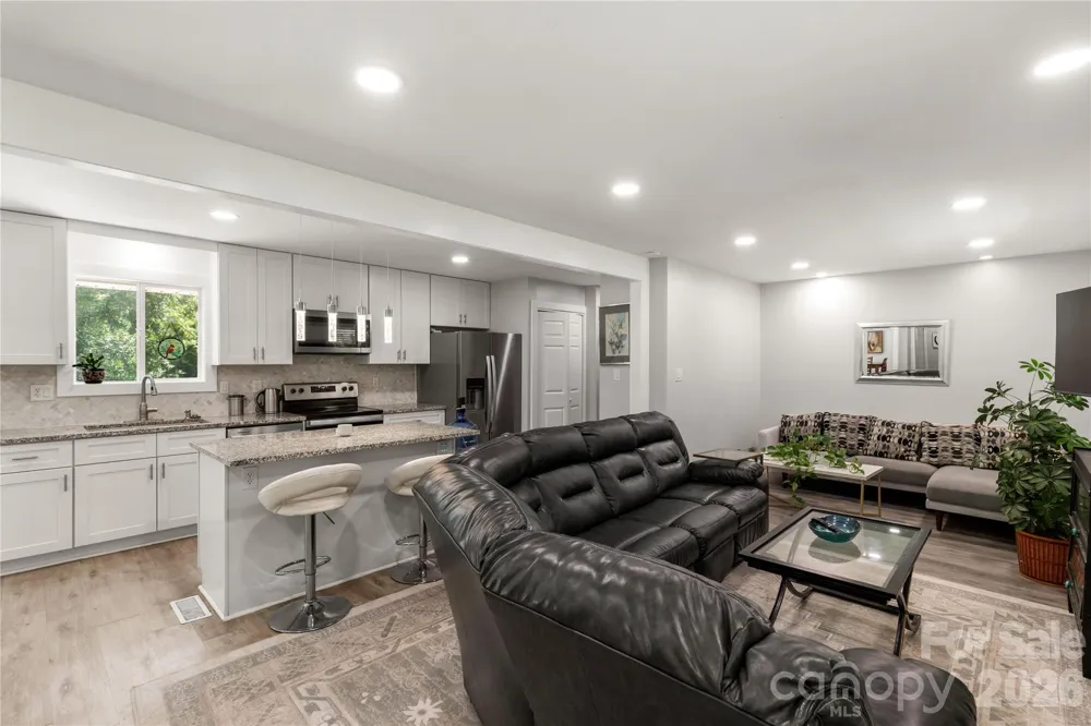 1405 Lakeview Drive Pineville, NC 28134