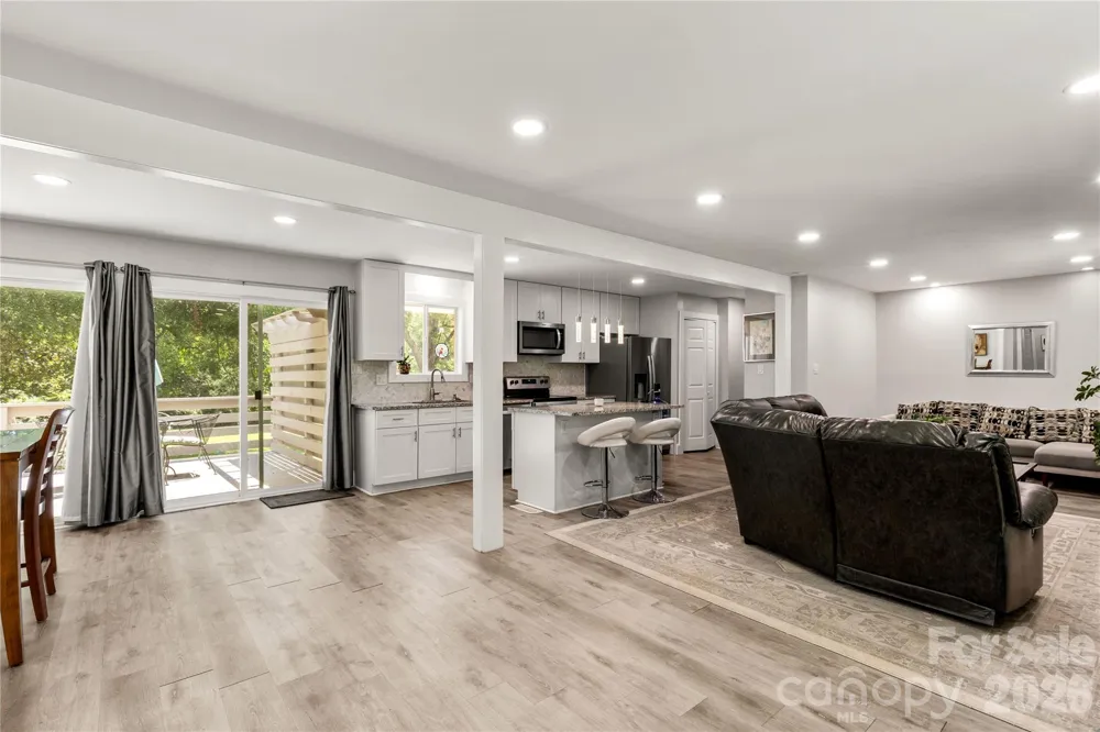 1405 Lakeview Drive Pineville, NC 28134