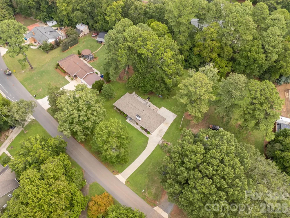 1405 Lakeview Drive Pineville, NC 28134