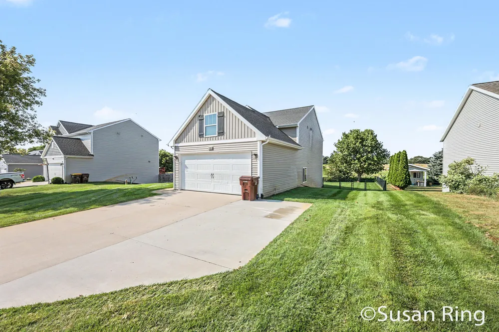 282 Vansen Drive Kent City, MI 49330