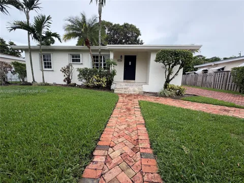 6746 SW 32nd Ter