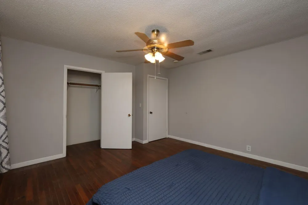 1316 Kathy Avenue Sealy, TX 77474