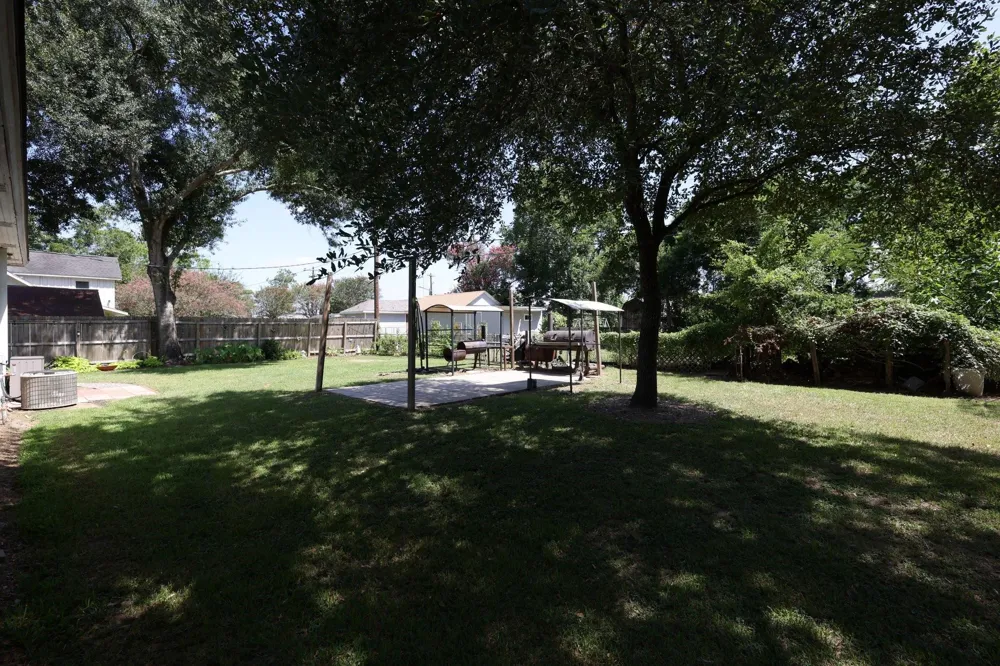 1316 Kathy Avenue Sealy, TX 77474