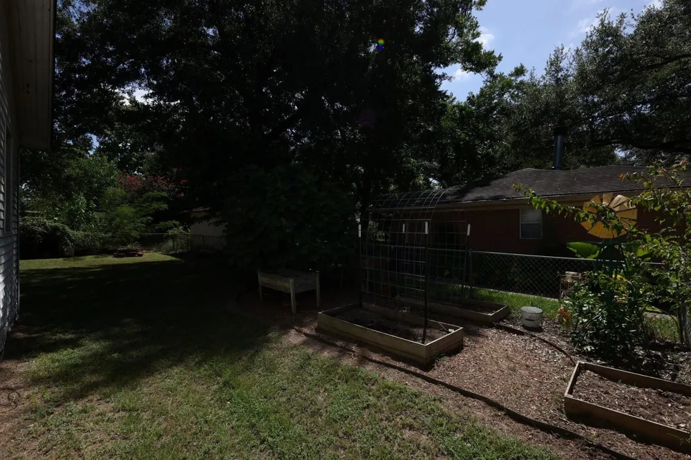 1316 Kathy Avenue Sealy, TX 77474