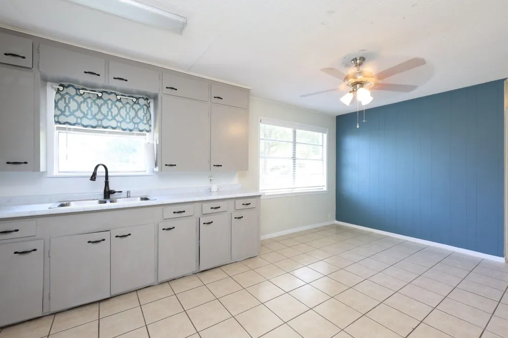 1316 Kathy Avenue Sealy, TX 77474