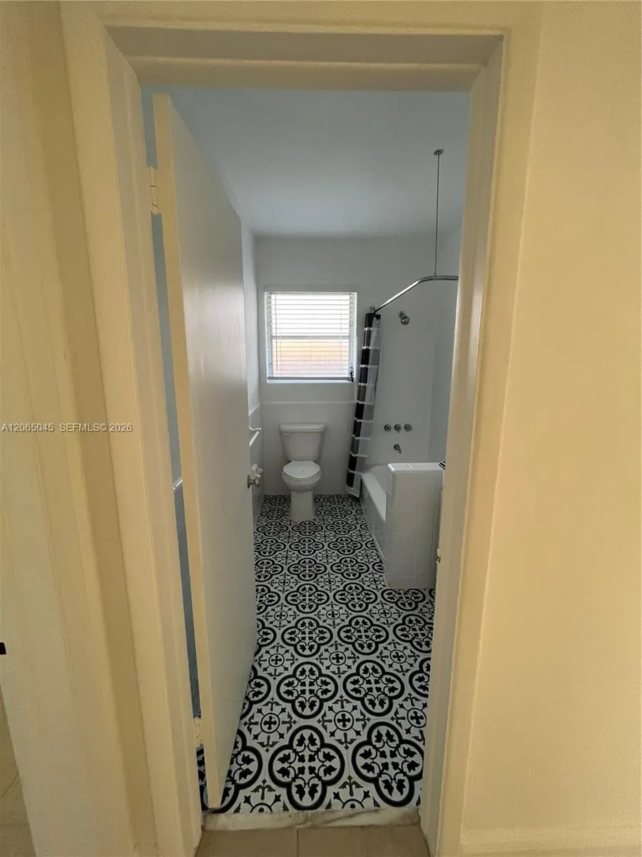33 NW 87th St El Portal, FL 33150