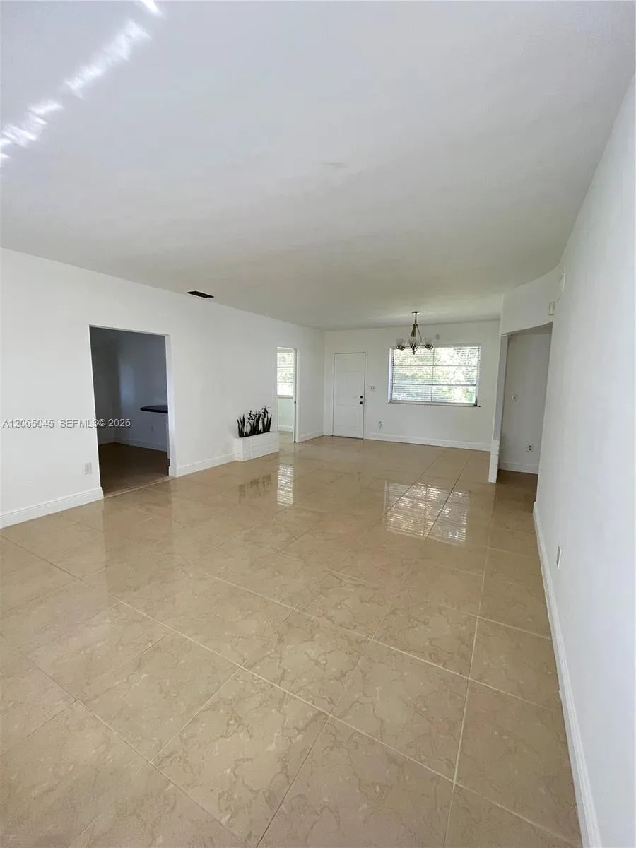 33 NW 87th St El Portal, FL 33150
