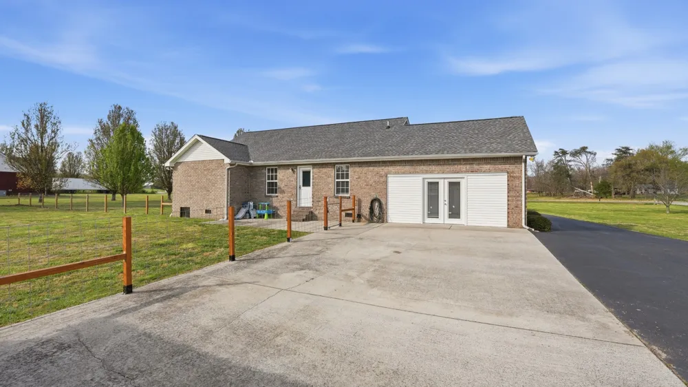 2877 Sixteenth Model Rd Manchester, TN 37355