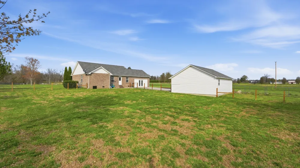 2877 Sixteenth Model Rd Manchester, TN 37355