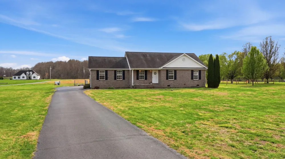 2877 Sixteenth Model Rd Manchester, TN 37355