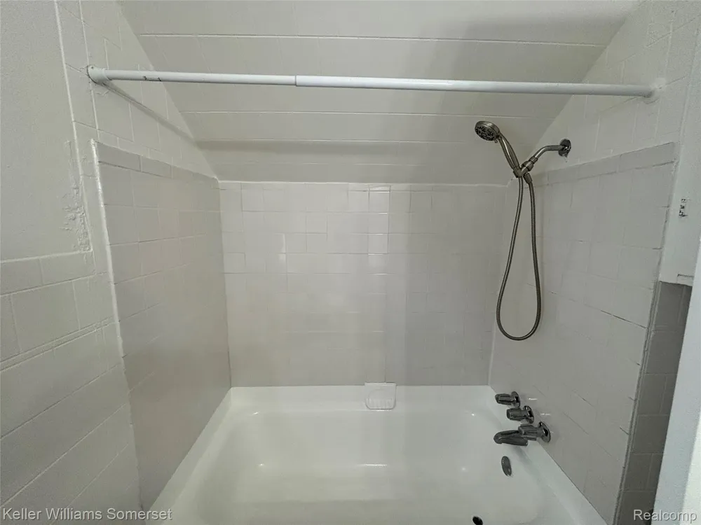15785 Pinehurst Street #2 Detroit City, MI 48238