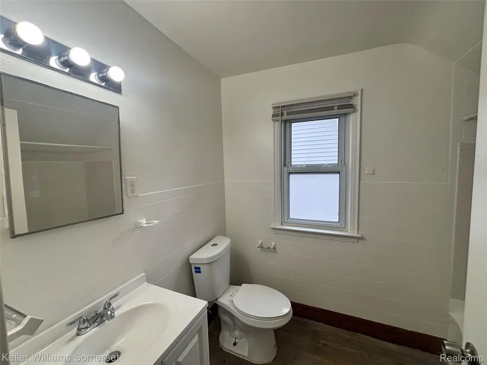 15785 Pinehurst Street #2 Detroit City, MI 48238