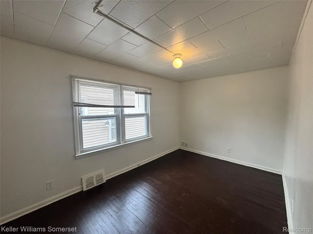 15785 Pinehurst Street #2 Detroit City, MI 48238