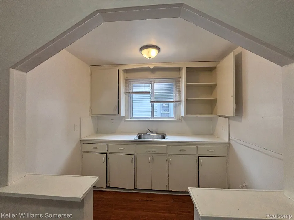 15785 Pinehurst Street #2 Detroit City, MI 48238