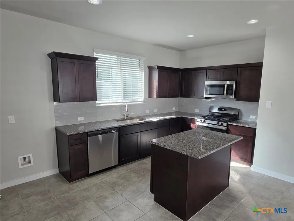 412 Hortus Drive Kyle, TX 78640