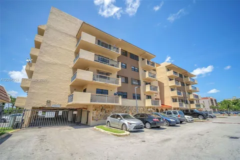 5249 NW 7th St #416