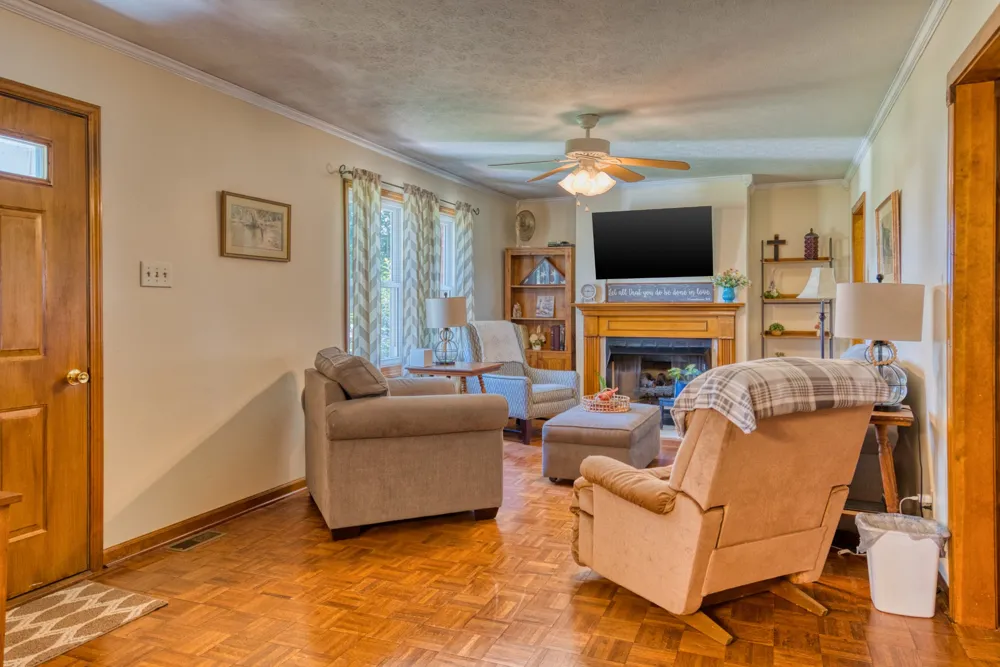 1402 Stuart Chapel Rd Lewisburg, KY 42256