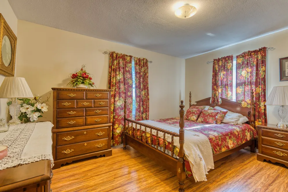 1402 Stuart Chapel Rd Lewisburg, KY 42256