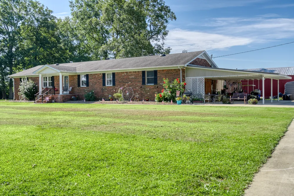 1402 Stuart Chapel Rd Lewisburg, KY 42256