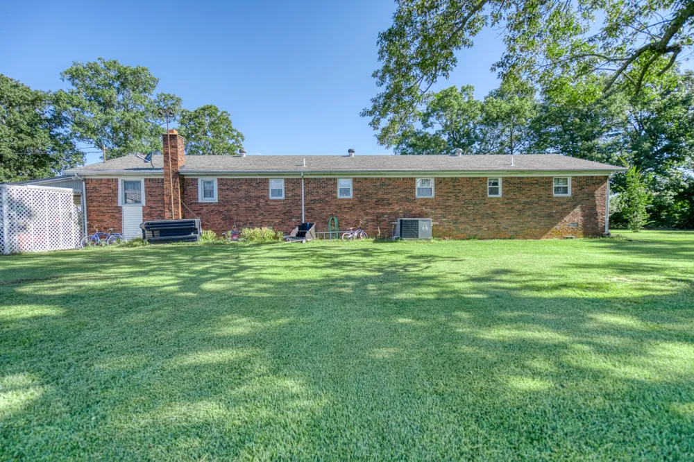 1402 Stuart Chapel Rd Lewisburg, KY 42256