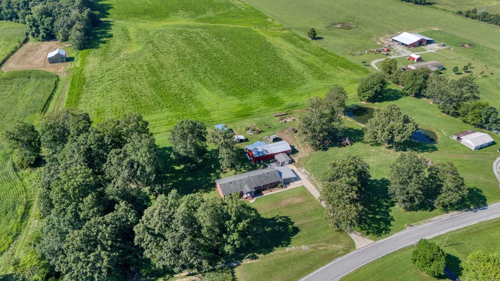 1402 Stuart Chapel Rd Lewisburg, KY 42256