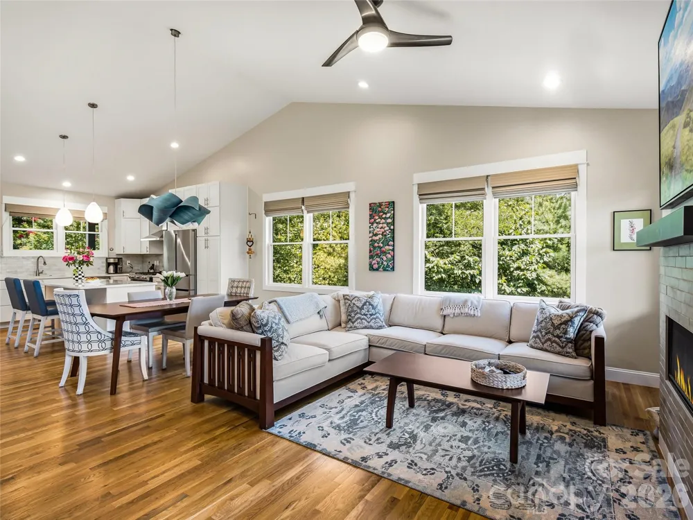 409 Kessler Place Asheville, NC 28804