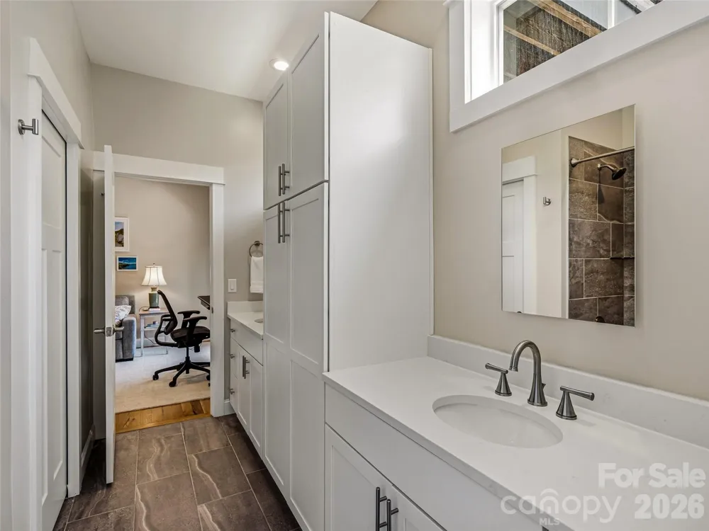 409 Kessler Place Asheville, NC 28804