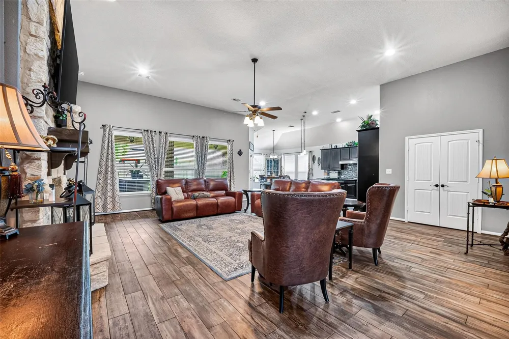 2414 Alexandra Deer Park, TX 77536