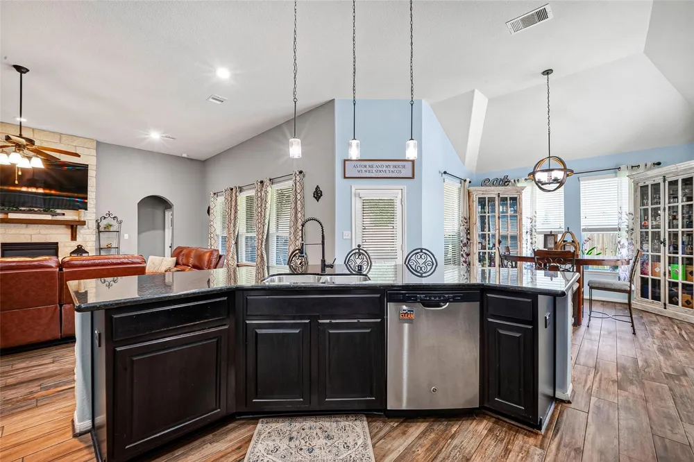 2414 Alexandra Deer Park, TX 77536