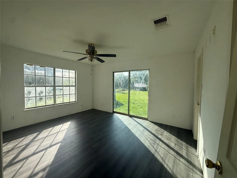 292 Manila Drive Angleton, TX 77515