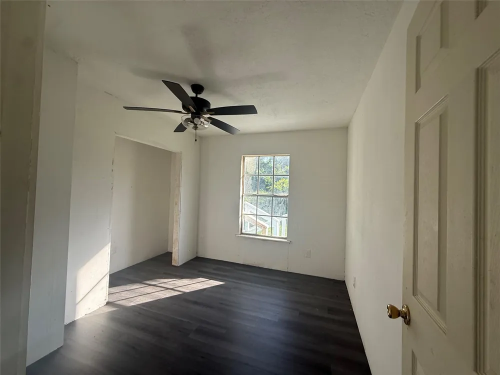 292 Manila Drive Angleton, TX 77515