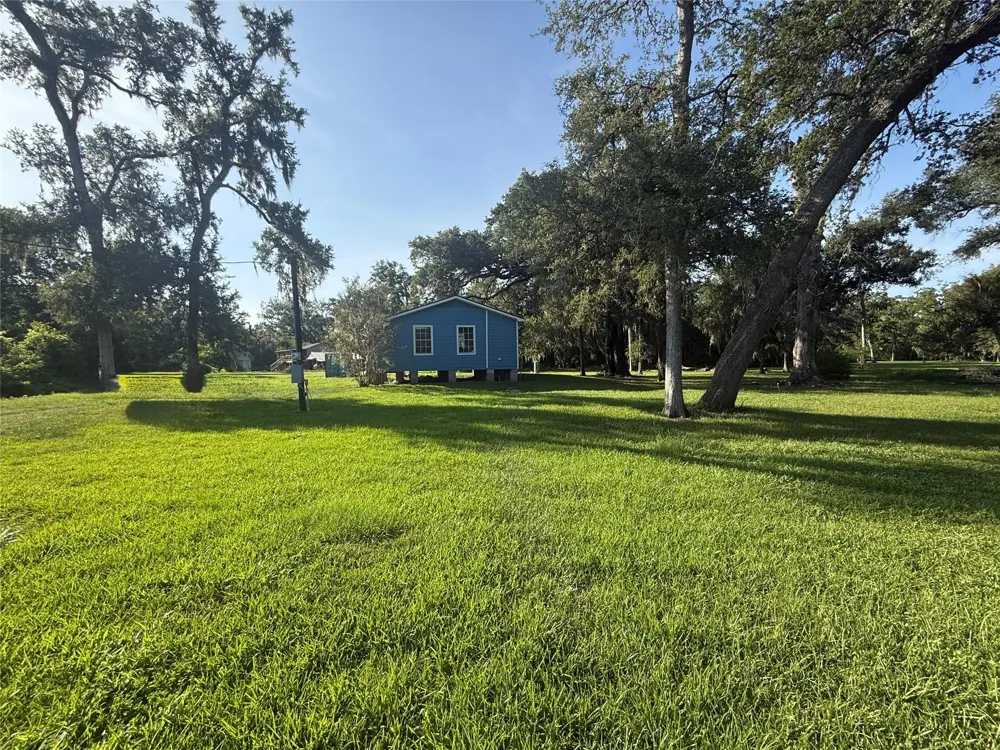 292 Manila Drive Angleton, TX 77515