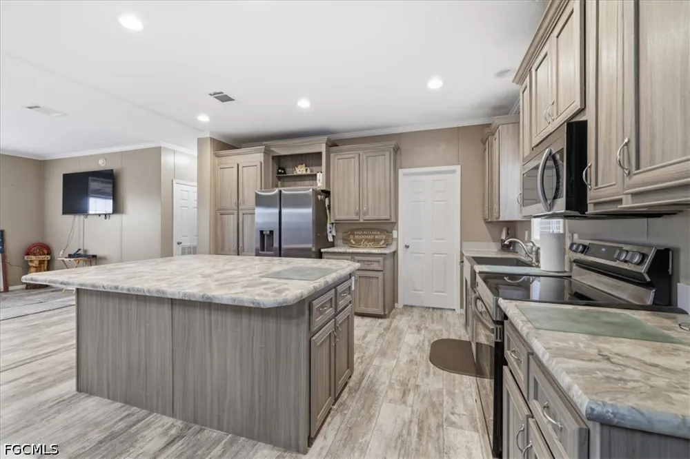 Estribo Street Clewiston, FL 33440