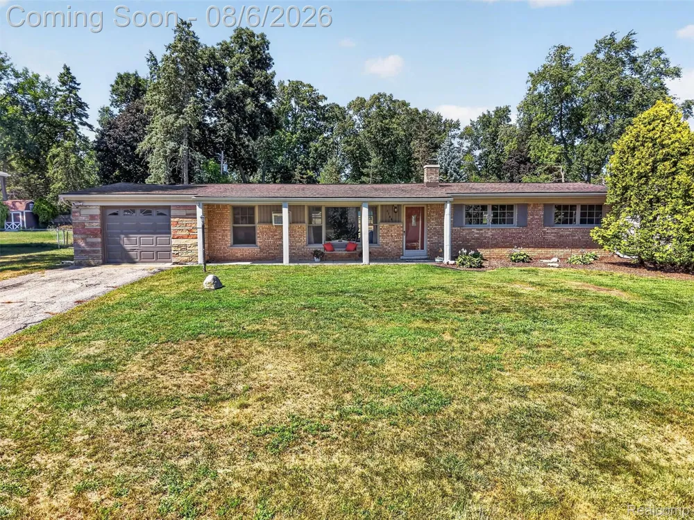 8144 Kenwick Drive White Lake Charter Township, MI 48386